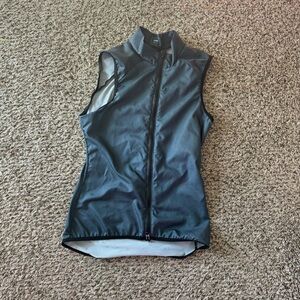 Ornot house wind vest xs